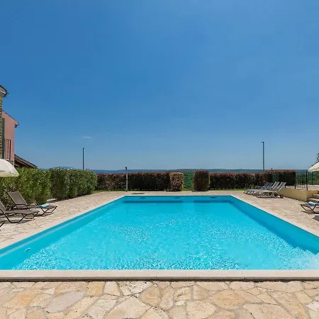 Holiday home Casa Bullea By Interhome Donje Baredine